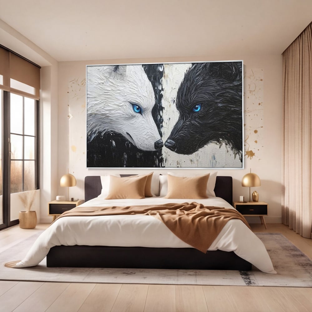 Tablou canvas cu tablou canvas cu doi lupi, in rama de aluminiu argintiu, pe perete intr-un dormitor